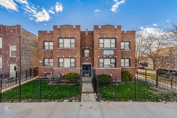 6100-04 S Artesian Ave property